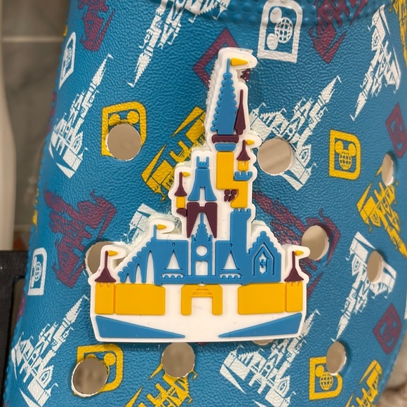 WDW Disney World 50th Anniversary Cinderella Castle CROCS Sz M 8 W 10 Vault NEW - Picture 5 of 12